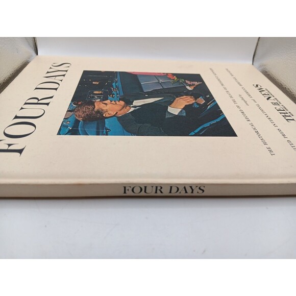 COLLECTIBLE HISTORICAL BOOK FOUR DAYS DEATH OF PRESIDENT KENNEDY JFK - Picture 8 of 8